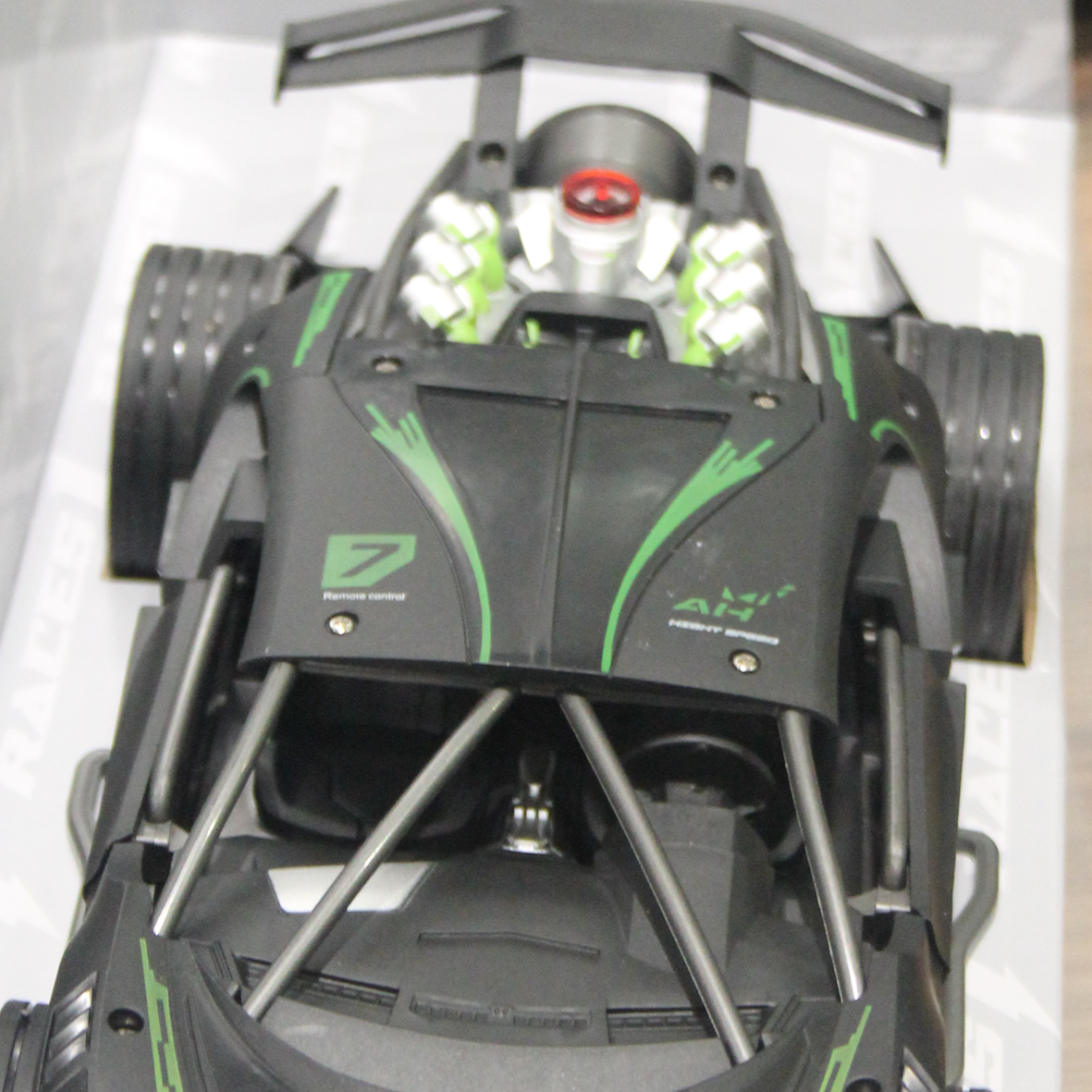  Races R/C Car 1:14 W/Mist Spray & Battery (4CH)10-2372784G 