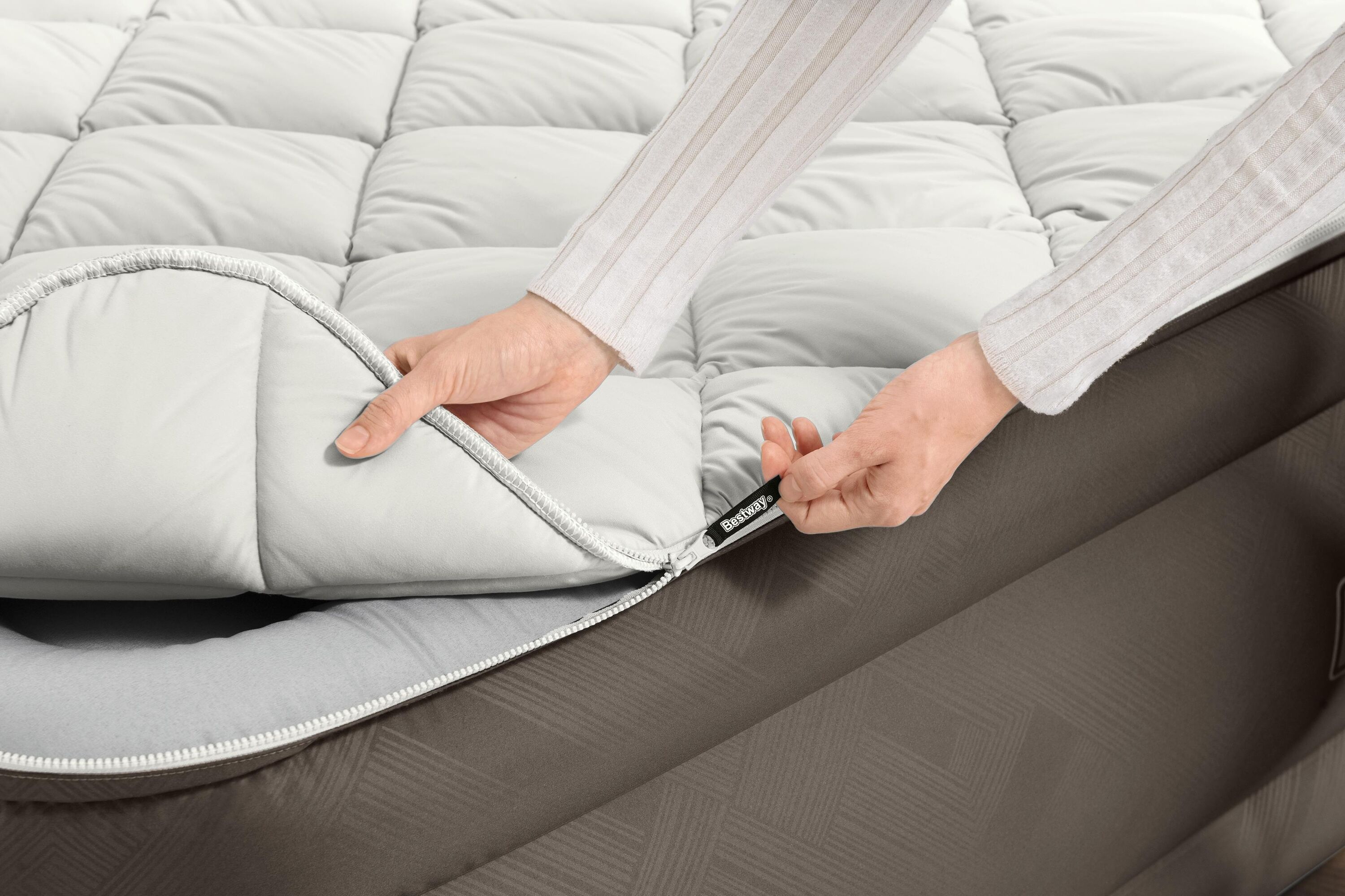   Fortech Duvet Top Air Mattress Queen Built-in AC Pump 2.03M X 1.52M X 51CM  