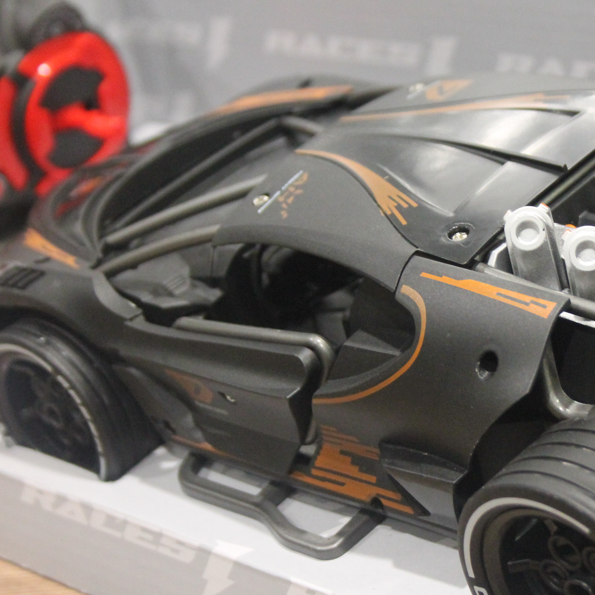 Races R/C Car 1:14 W/Mist Spray & Battery (4CH)10-2372784O 