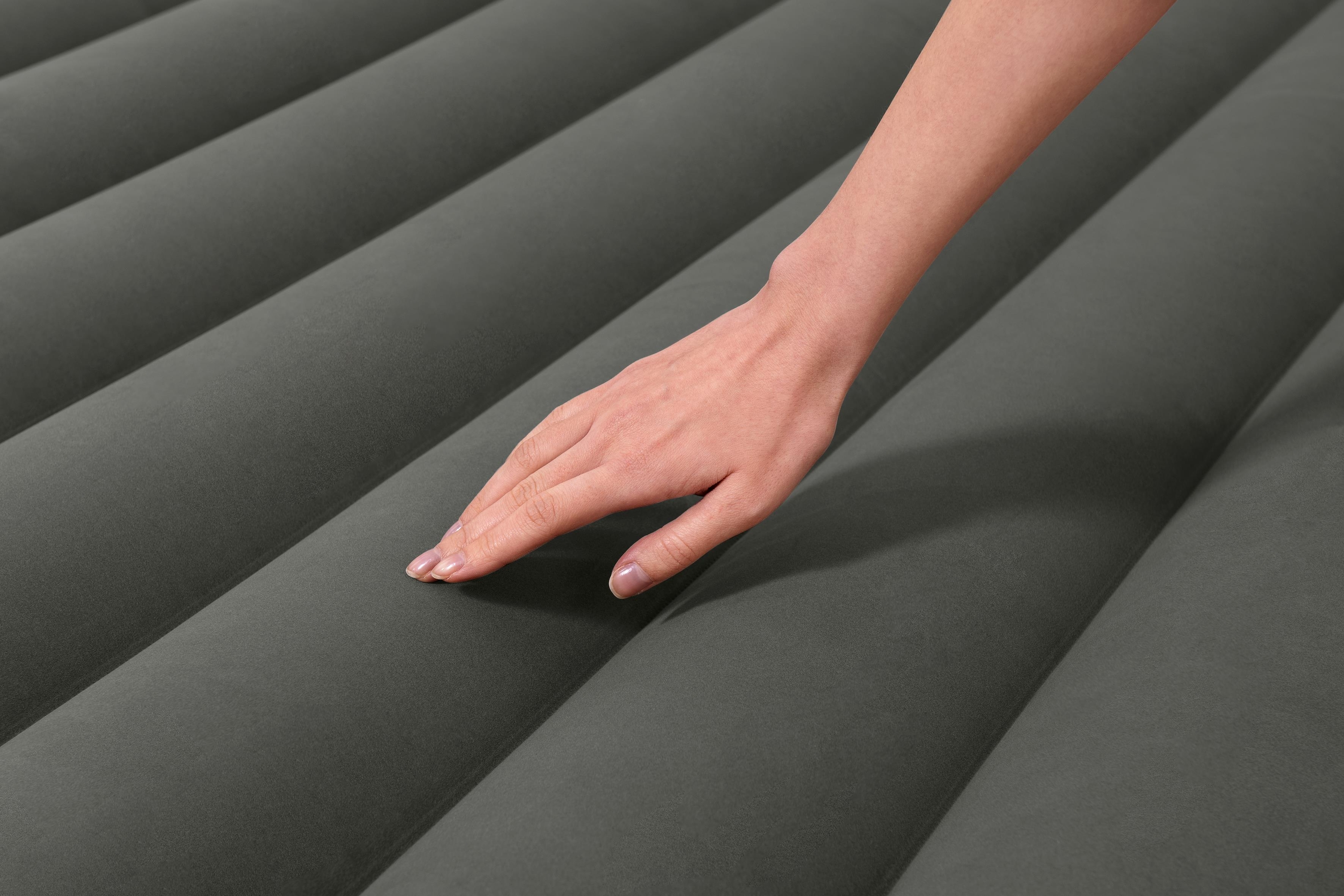  بست واي مرتبة نوم كوين مخمل بالبطارية 2.03m x 1.52m x 30cm  