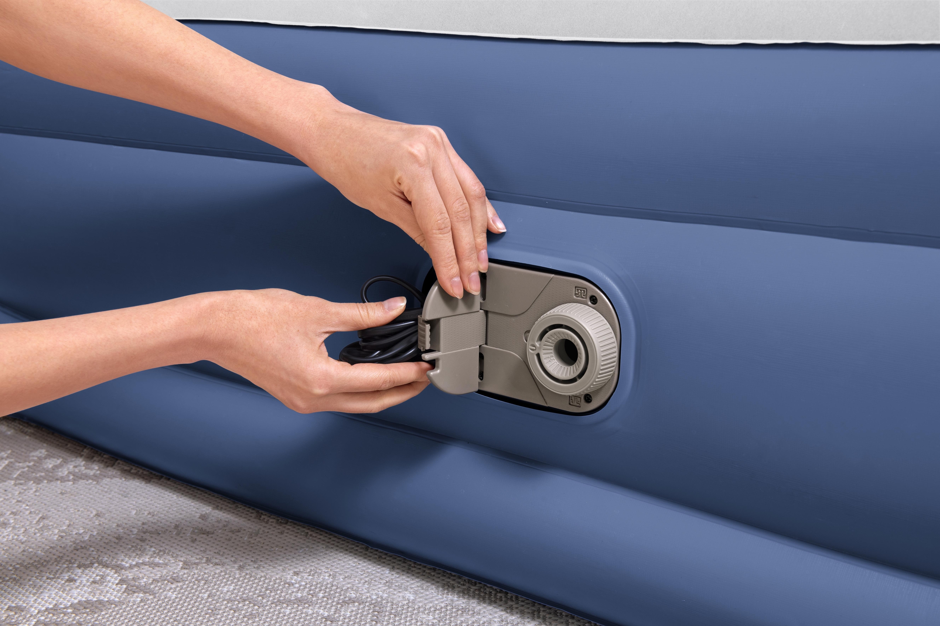  Bestway Tritech Airbed Queen Built-In Ac Pump 2.03M X 1.52M X 46Cm 26-67630 
