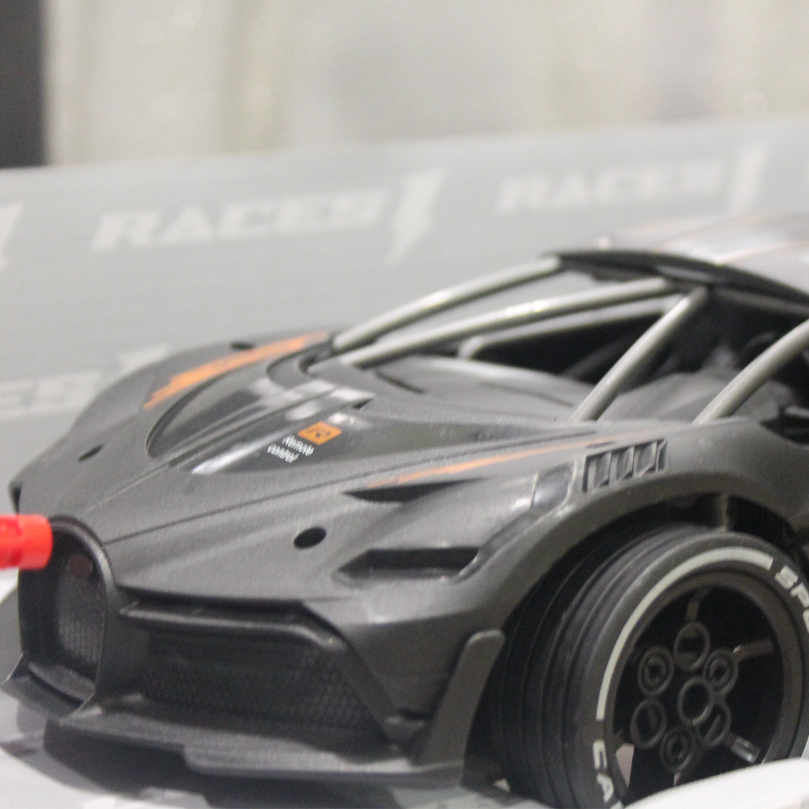  Races R/C Car 1:14 W/Mist Spray & Battery (4CH)10-2372784O 