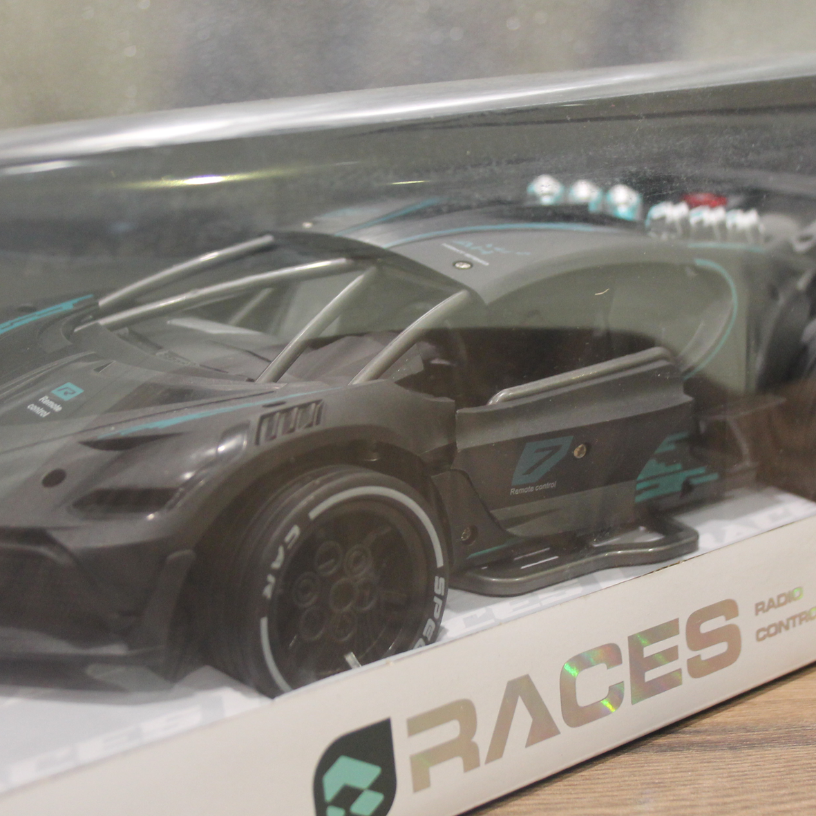  Races R/C Car 1:14 W/Mist Spray & Battery (4CH) 10-2372784B 