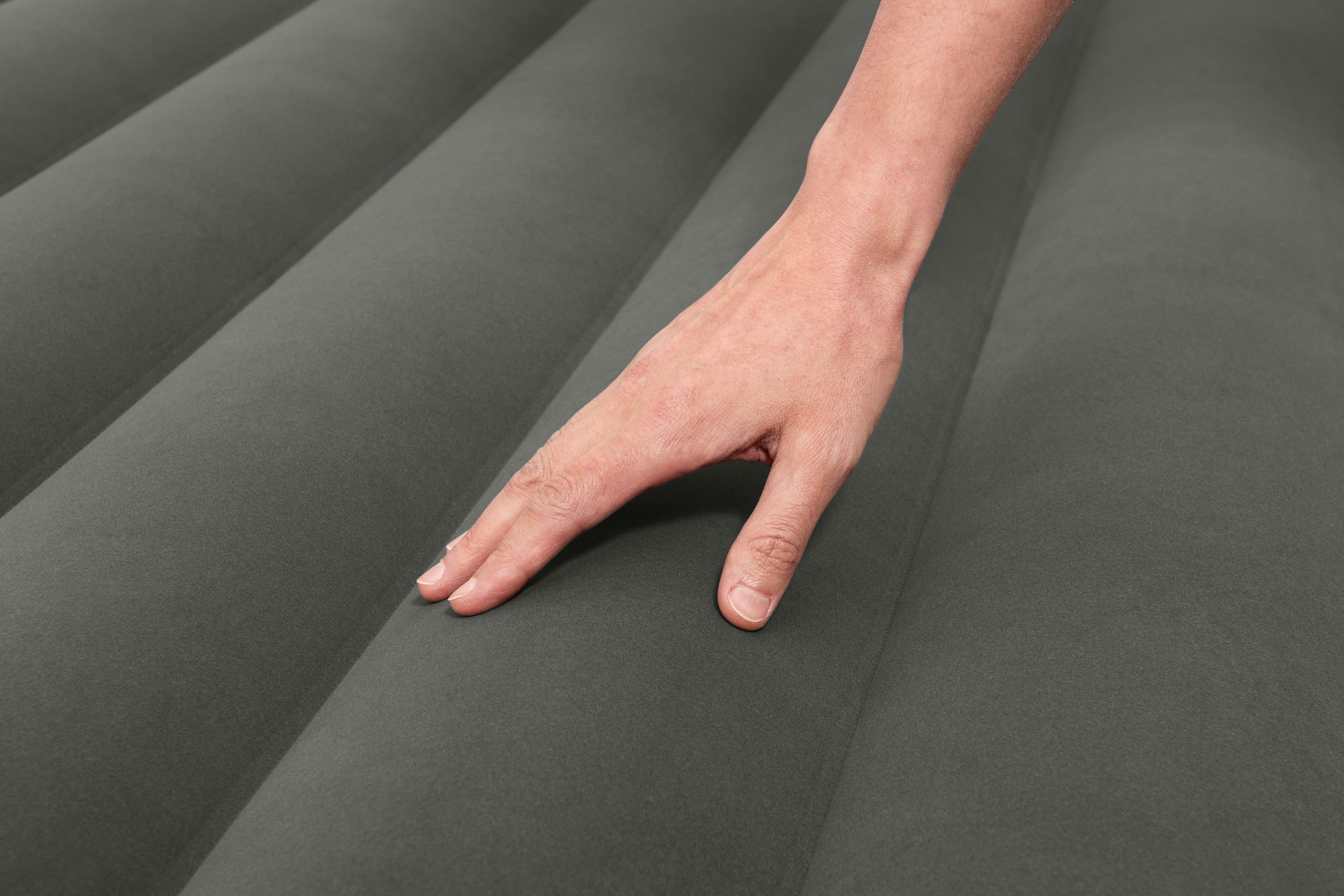  بست واي مرتبة نوم مخمل  1.91M X 1.37M X 25CM  