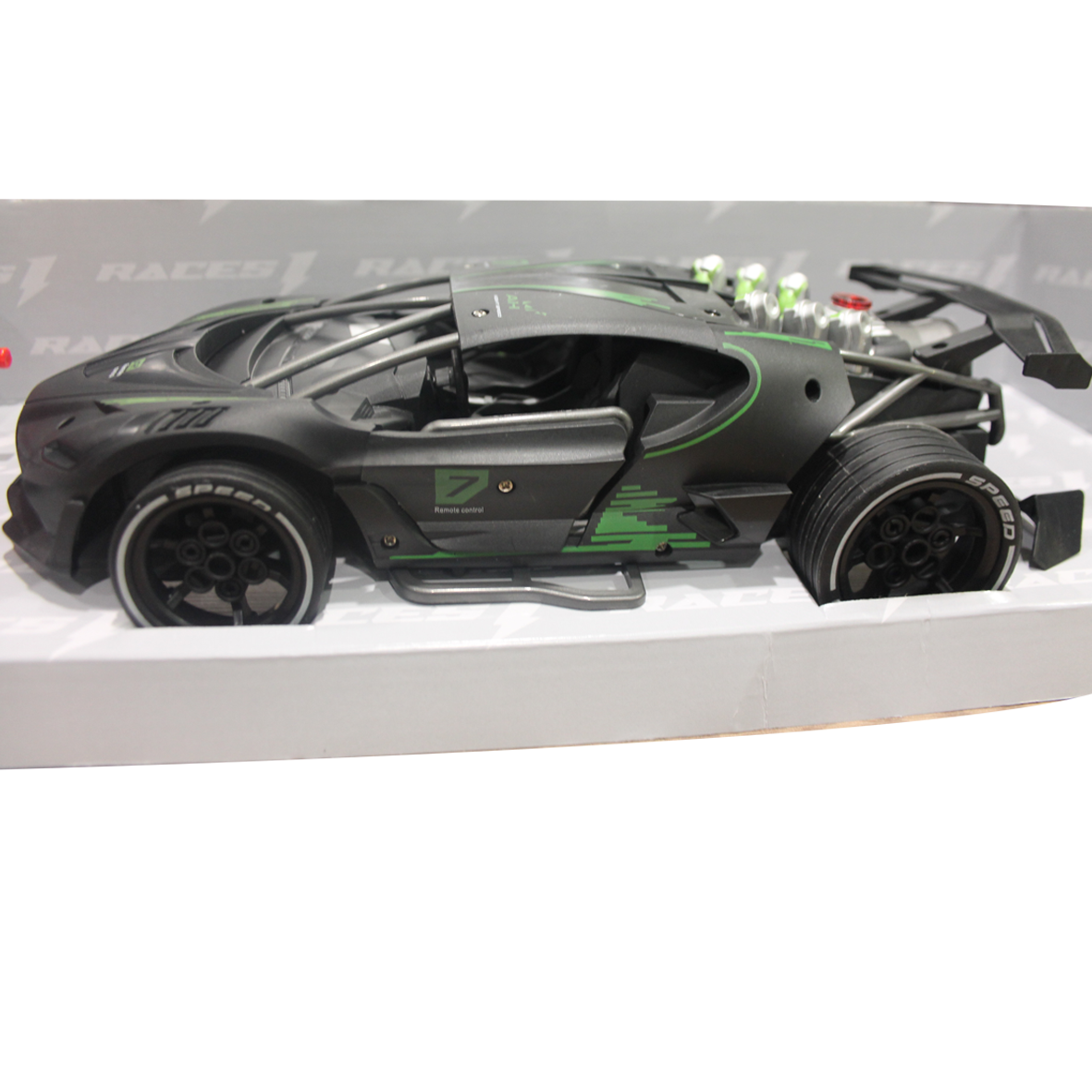  Races R/C Car 1:14 W/Mist Spray & Battery (4CH)10-2372784G 