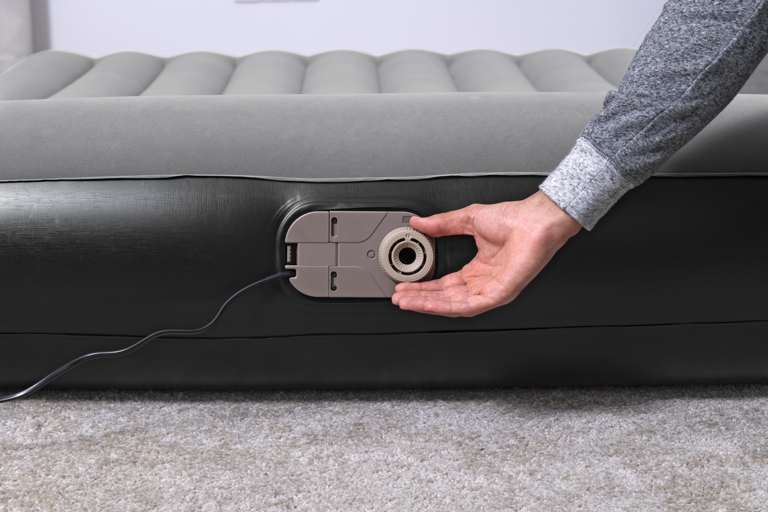  Tritech Air Mattress Queen Built-in AC pump 2.03mx1.52mx30cm  