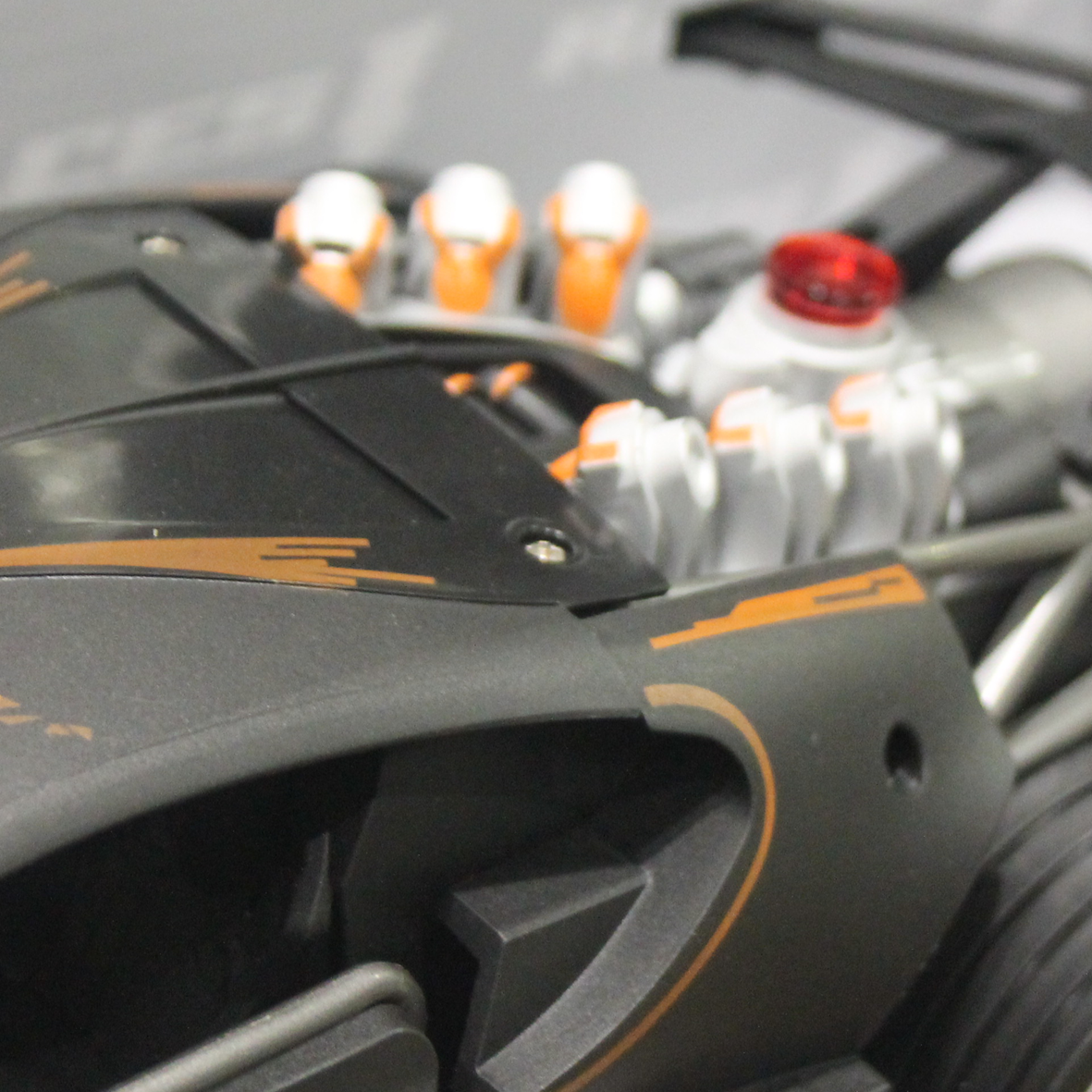  Races R/C Car 1:14 W/Mist Spray & Battery (4CH)10-2372784O 