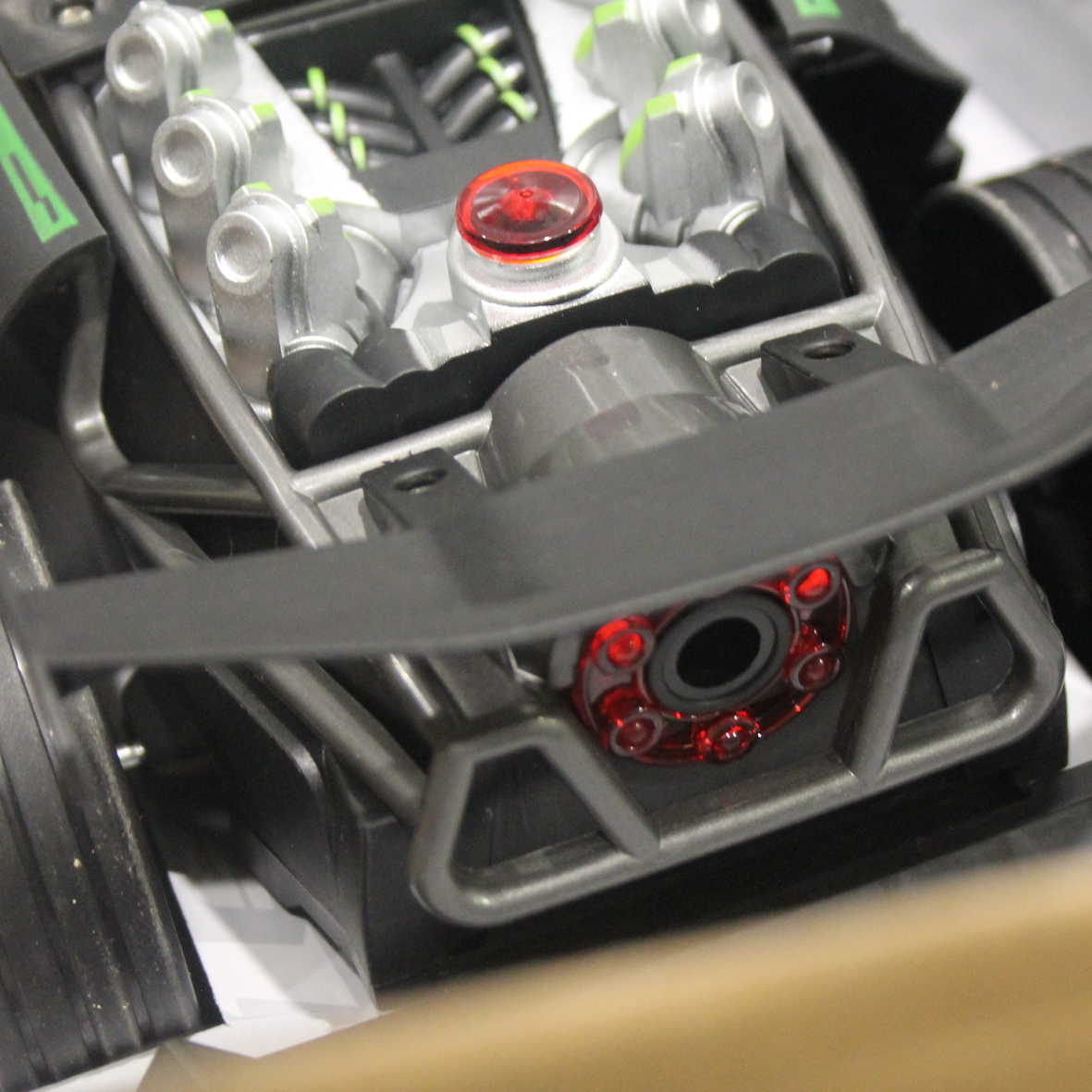  Races R/C Car 1:14 W/Mist Spray & Battery (4CH)10-2372784G 