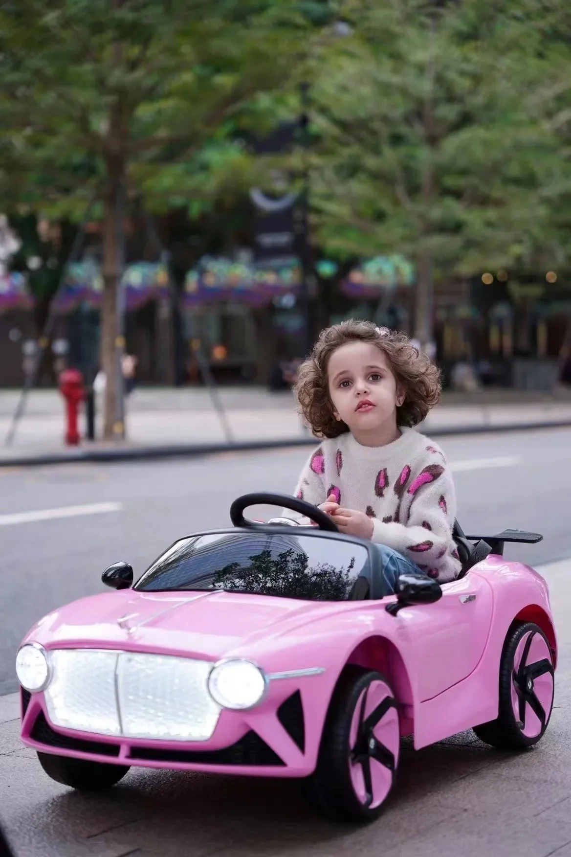 Children's electric vehicles, four-wheeled cars, toy cars, remote control cars, can seat infants and young children