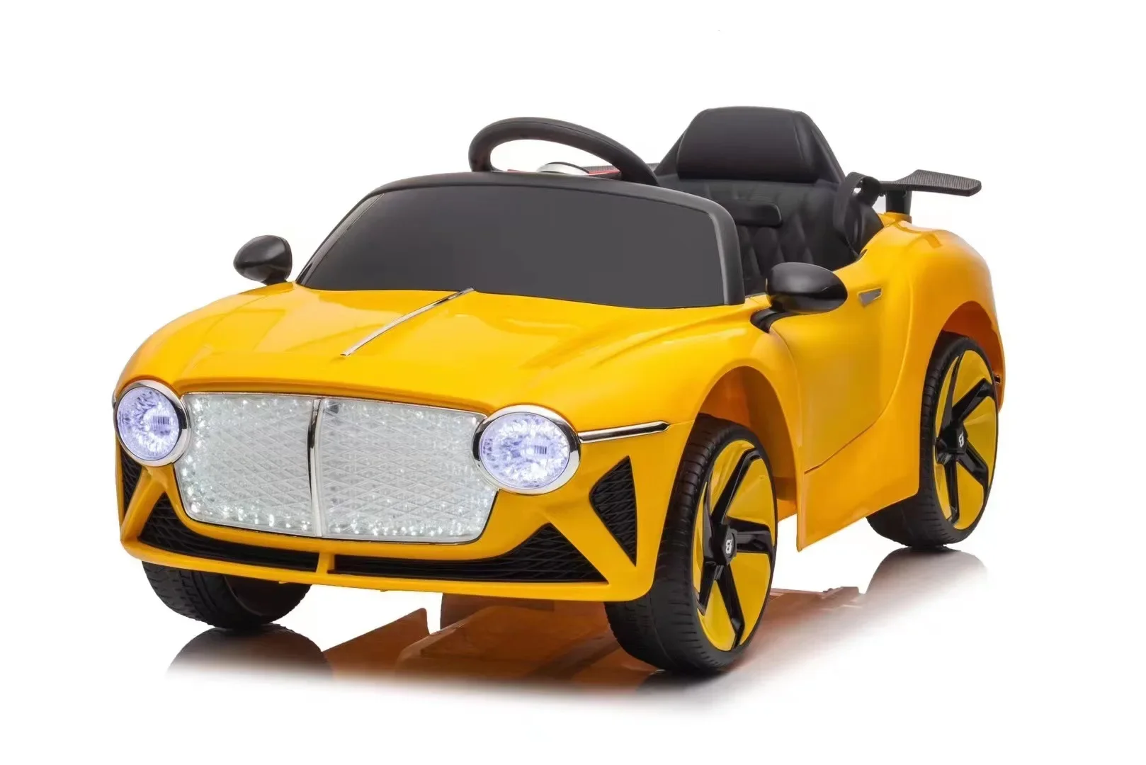 Children's electric vehicles, four-wheeled cars, toy cars, remote control cars, can seat infants and young children