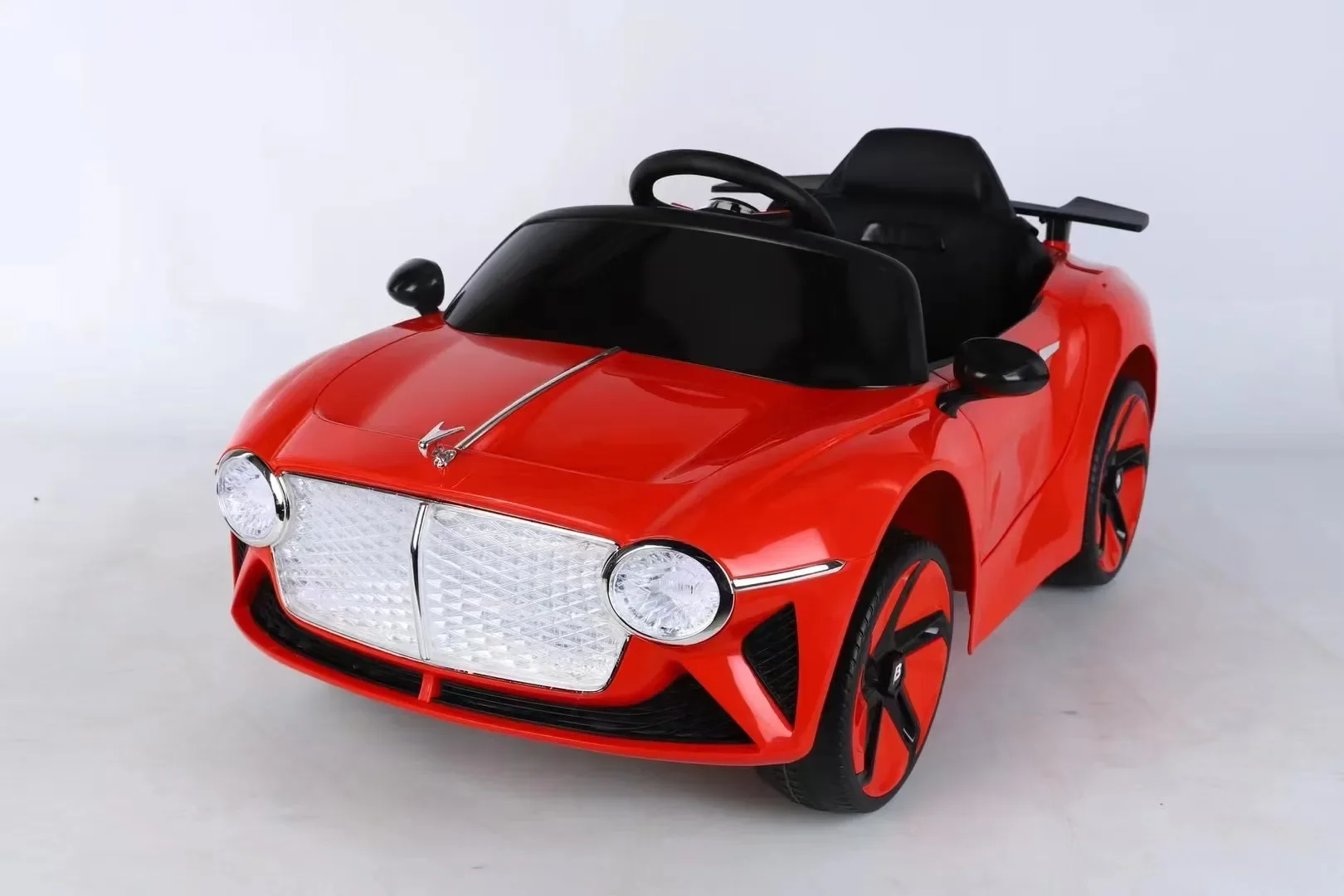 Children's electric vehicles, four-wheeled cars, toy cars, remote control cars, can seat infants and young children