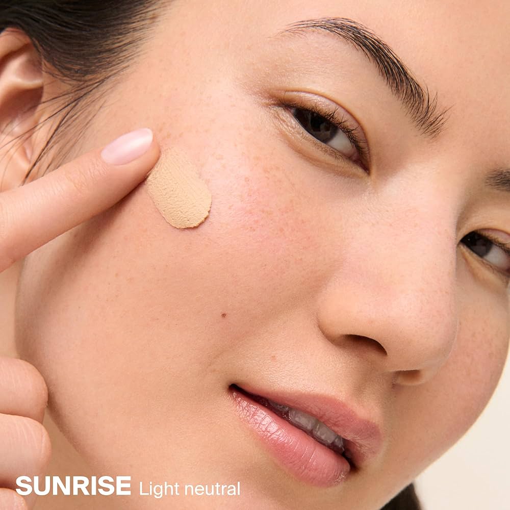  Supergoop! Mineral Mattescreen SPF 40 واقي شمس معدني 100% واسع الطيف، يجمع بين الحماية اليومية والبرايمر في منتج واحد، بتركيبة خالية من الزيوت تمنح البشرة لمسة مطفية، وتقلل مظهر المسام واللمعان، مع مقاومة للماء والتعرق 