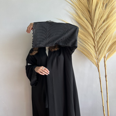عباية-سوداء-تفصيل-كم-مميز-اطلالة-عصرية