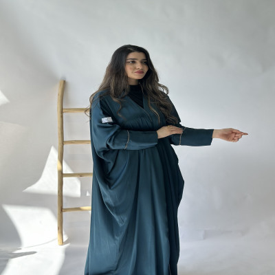عباية-بشت-انسيابية-لمعة-ناعمة-مناسبة-للمناسبات