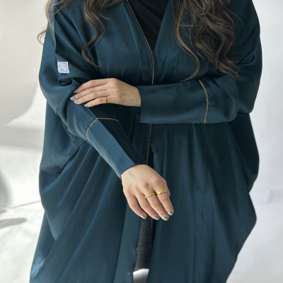 عباية-بشت-انسيابية-لمعة-ناعمة-مناسبة-للمناسبات