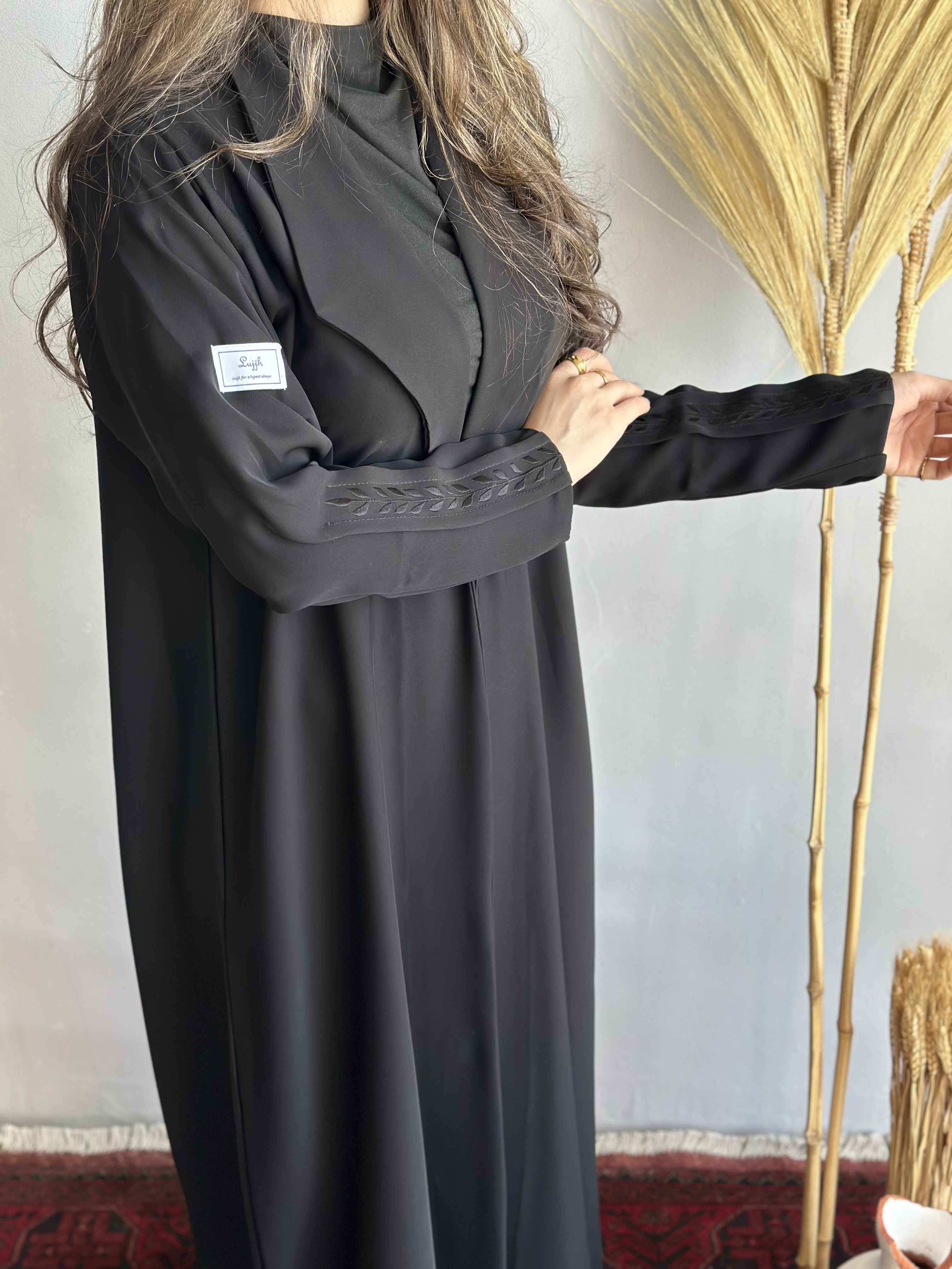 عباية سوداء عناقيد