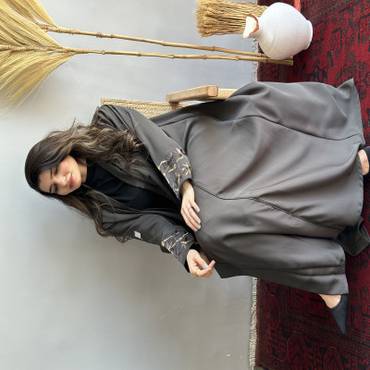 عباية-اوليف-فخامة-اللون الزيتي-الغامق-عصري-زوري-zore
