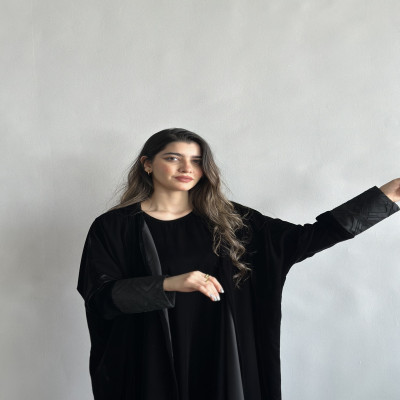 عباية-مخمل-تفصيل-كم-مشجر-اطلالة-فاخرة
