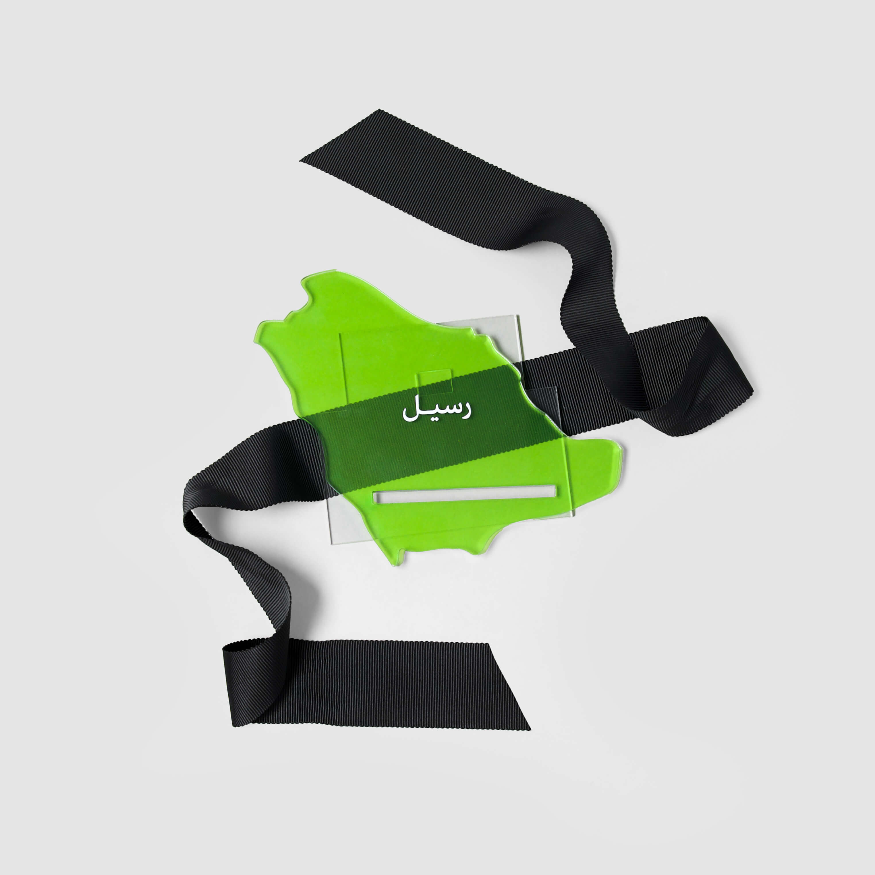 لقطة إضافية: حامل جوال خريطة المملكة من رسيل للهدايا