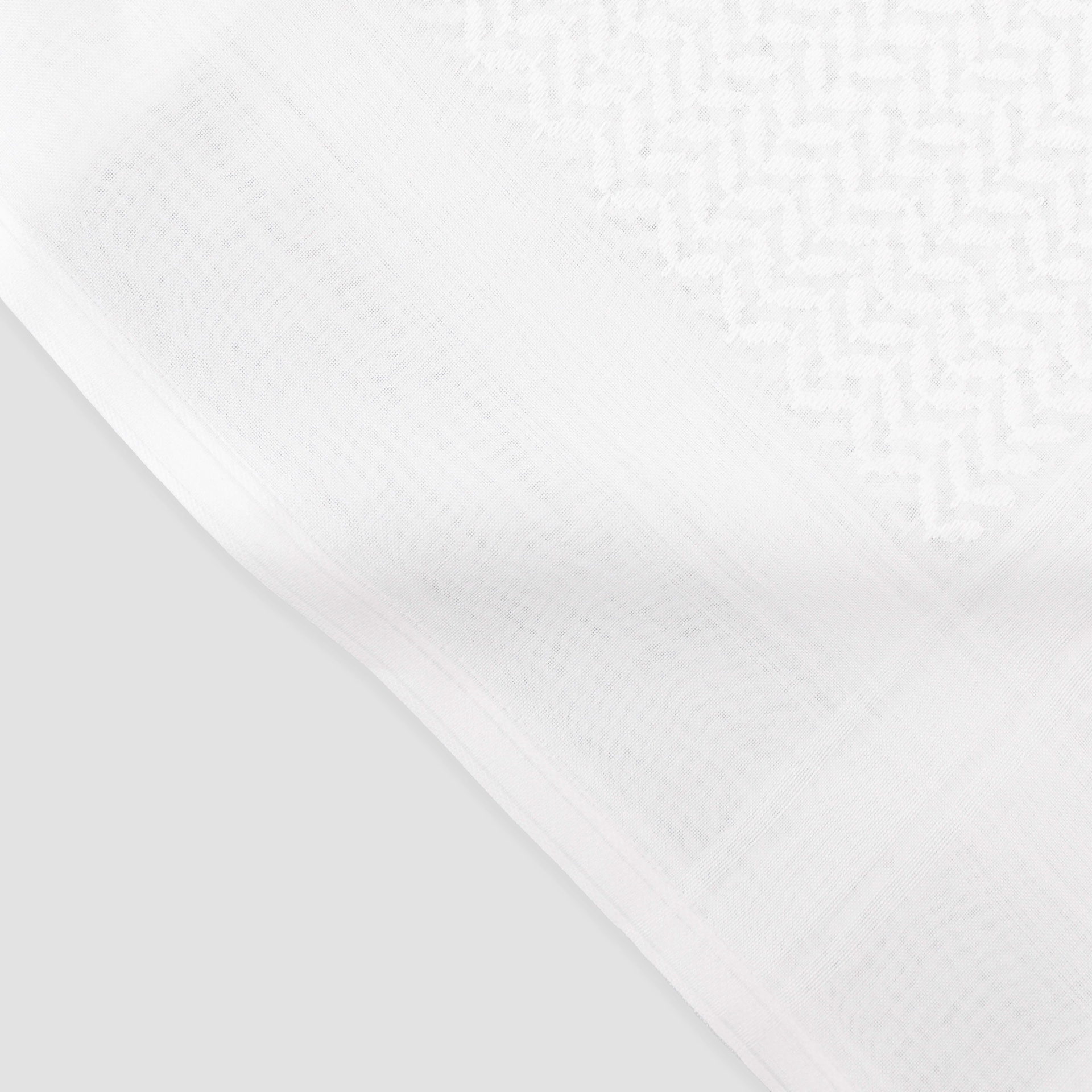 Rasn White shemagh with a subtle woven pattern