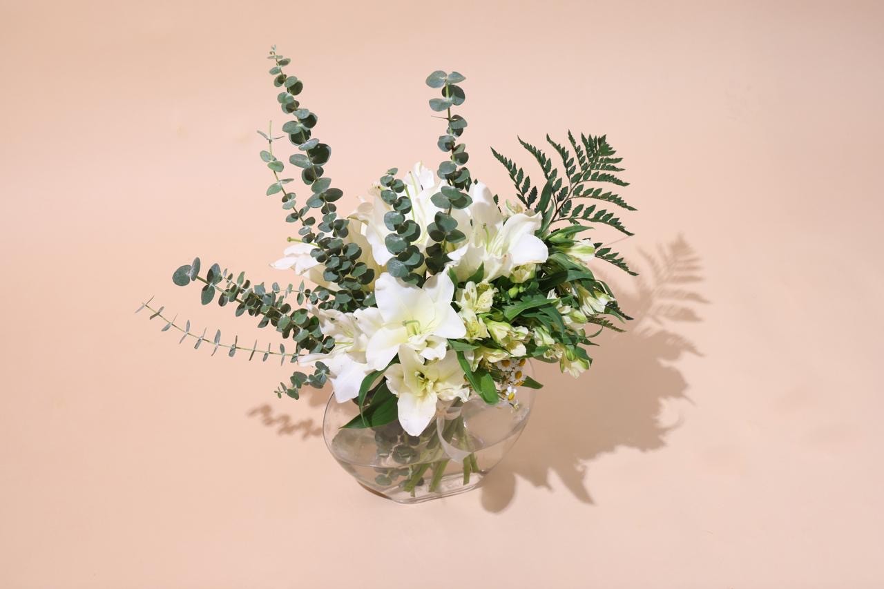 Casablanca lilies and alstroemeria in a vase 