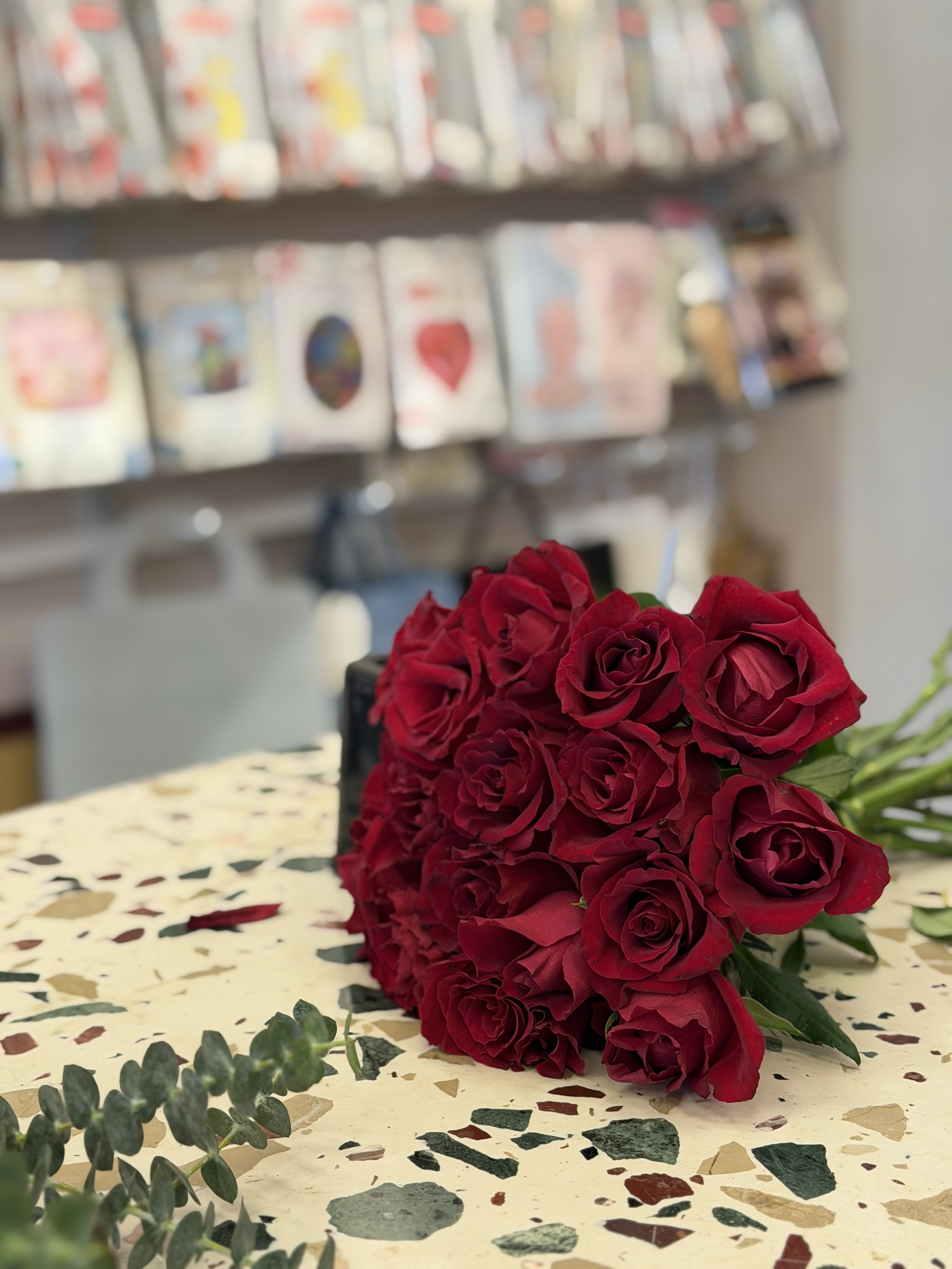  بوكيه جوري أحمر  وسط