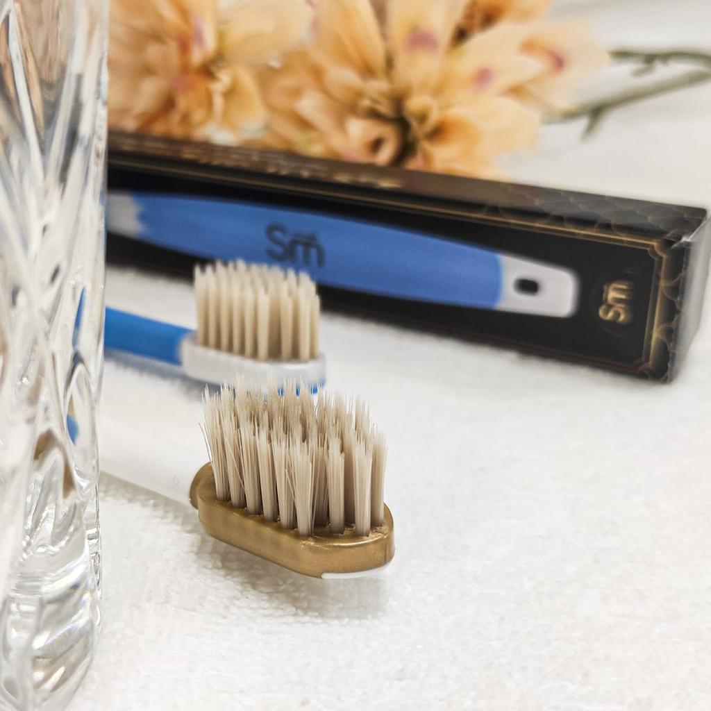 Head close-up of The Smart Deluxe Miswak Toothbrush white color