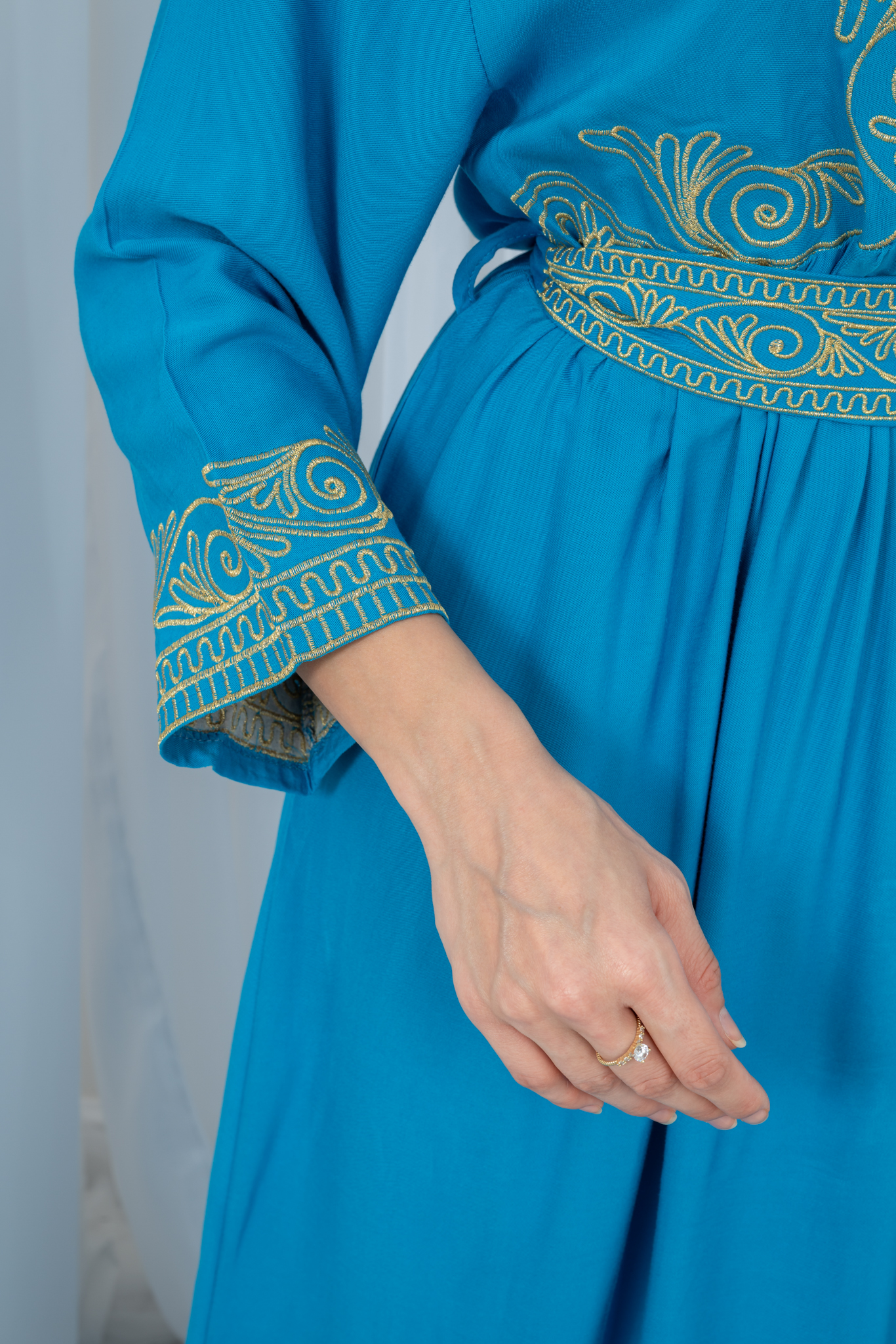 جلابيه نسائية ميدي ربع كم قصيرة رقبة v - لايق عليك 