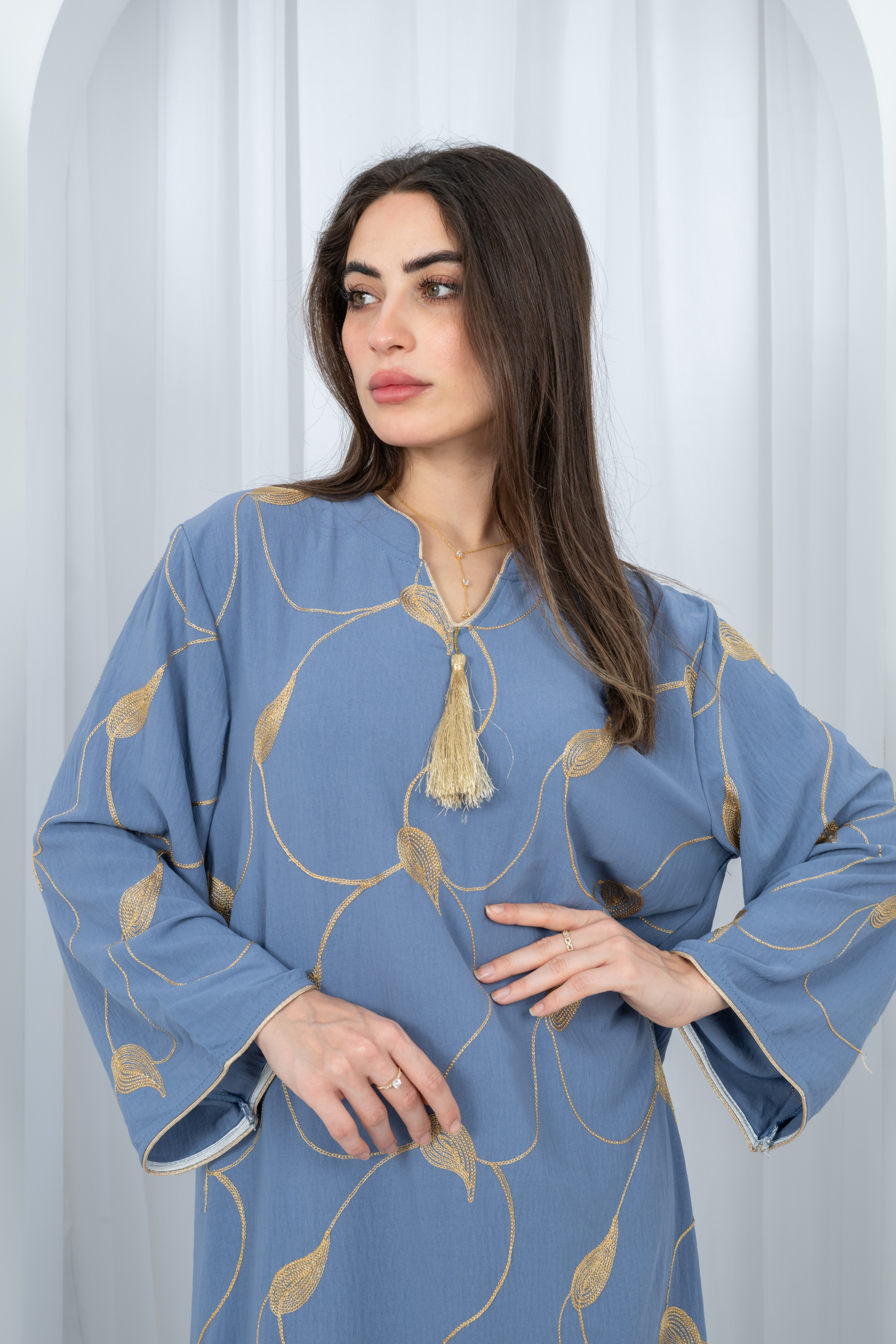 جلابيه نسائية ميدي كم واسع طويلة رقبة v بنقشة - لايق عليك 