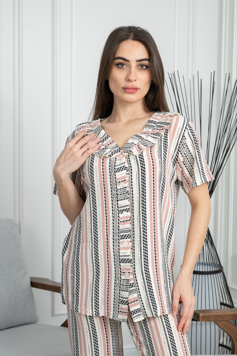 بيجامة بيت نسائية نص كم بأزرار مفتوحة
