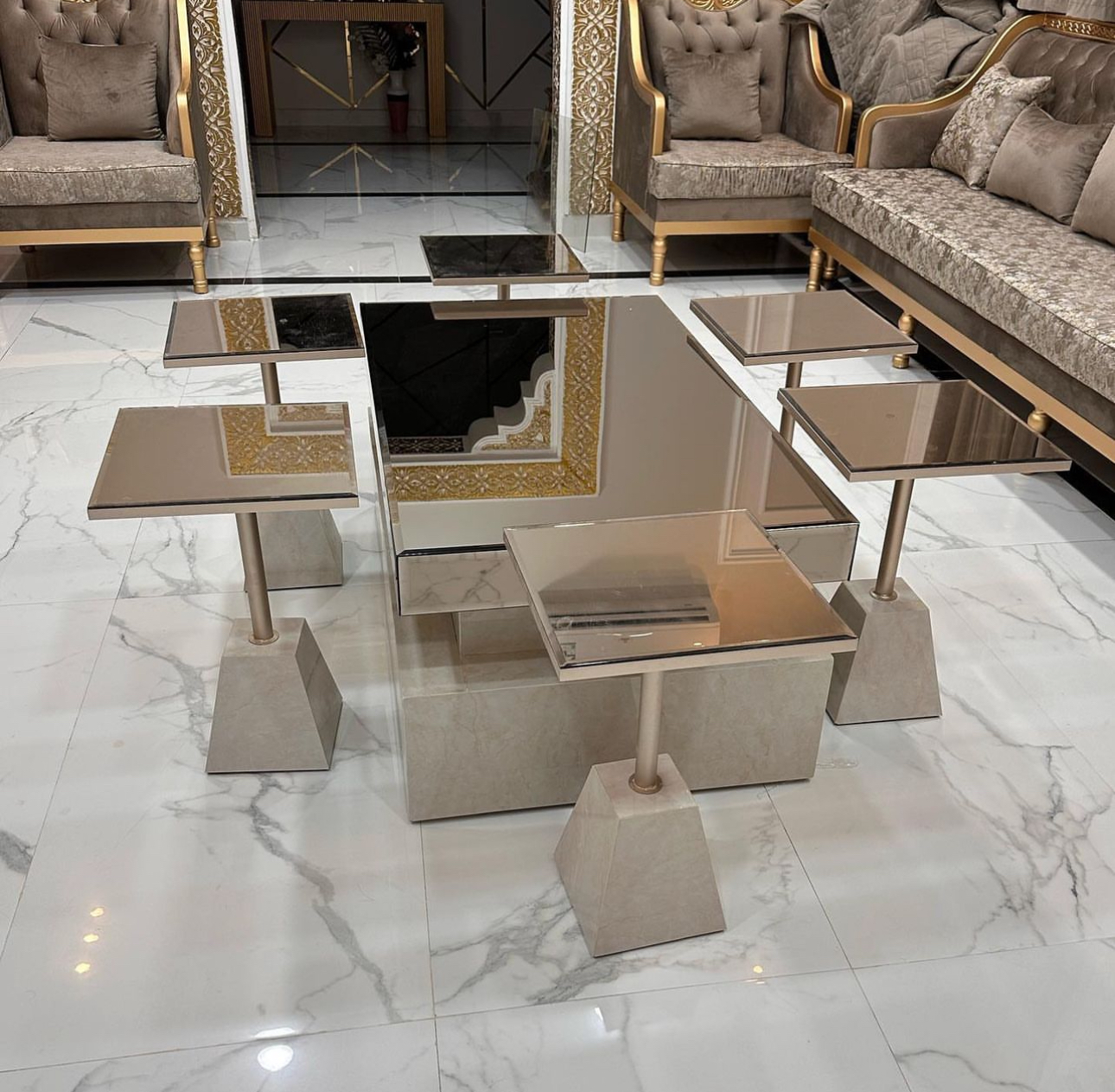 طاولة ضيافة