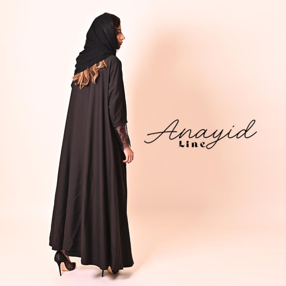 عباية دانتيل لون اسود