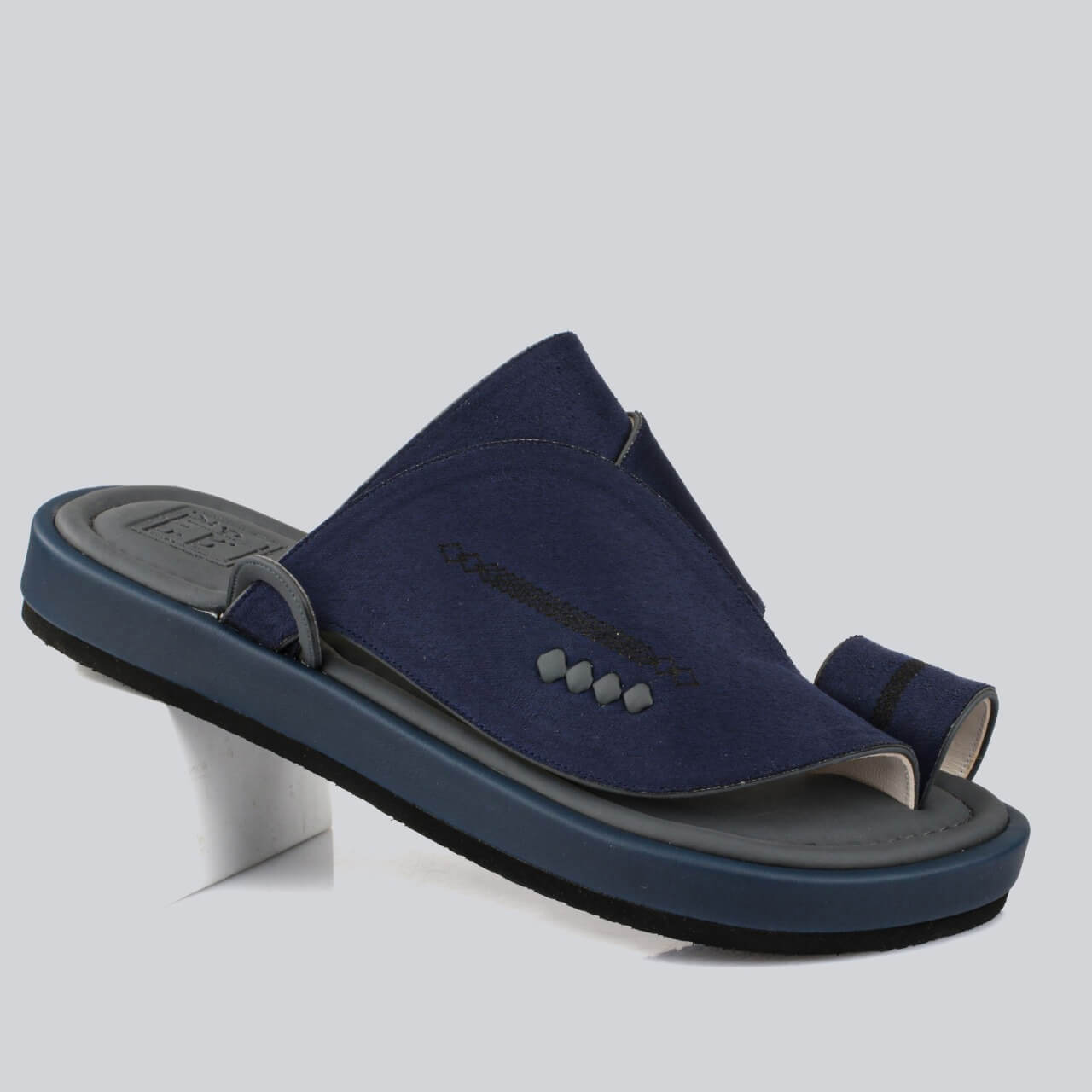  Men's luxury suede slippers, comfortable and stylish, in a blue color