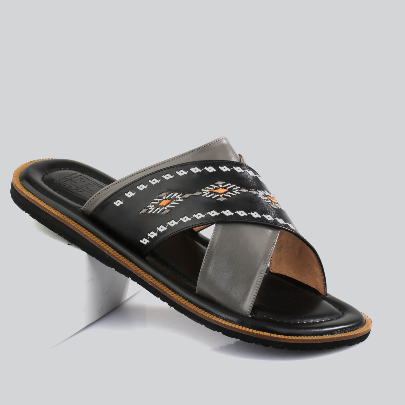 Men's casual sandals, stylish and comfortable, black color