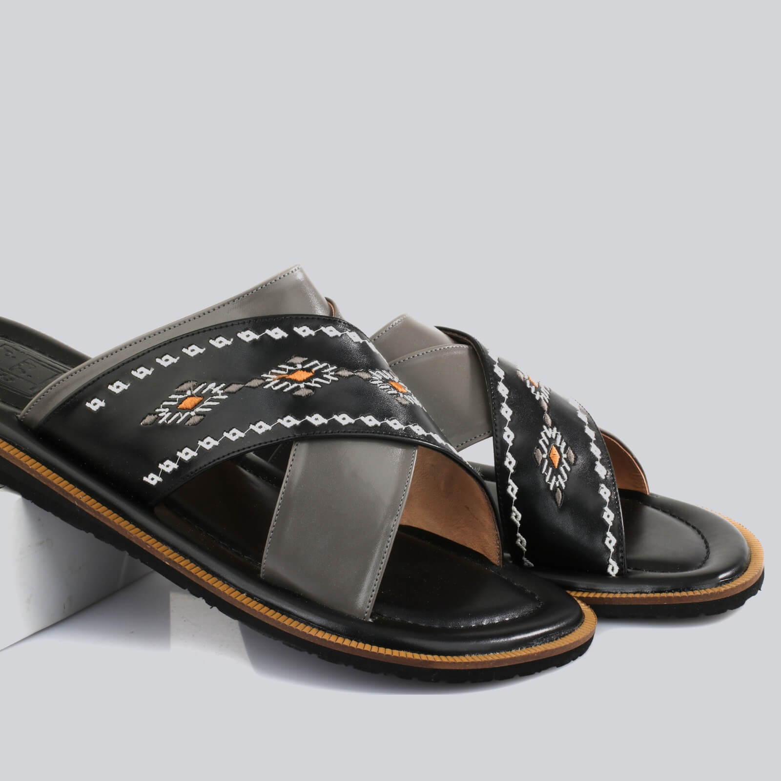 Men's casual sandals, stylish and comfortable, black color