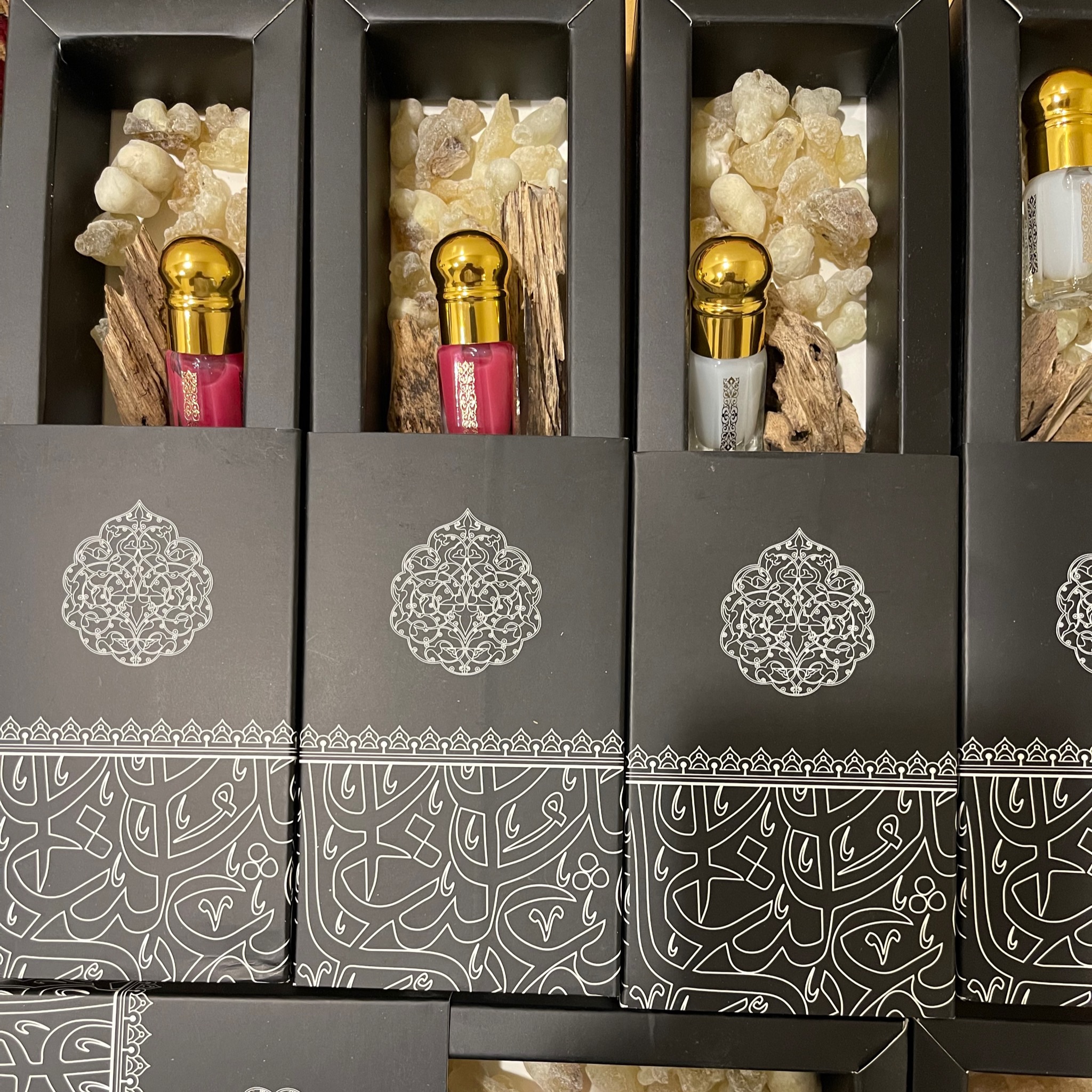 توزيعات مسك واللبان والعود الطبيعي 