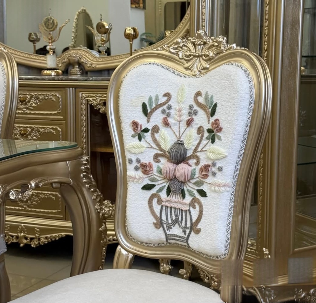 طاولة طعام كلاسيك 
