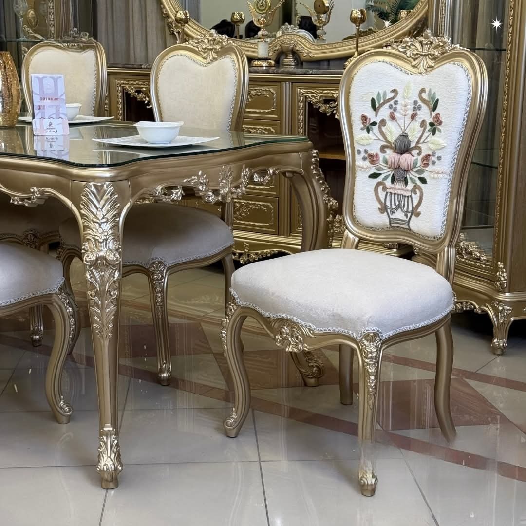 طاولة طعام كلاسيك 