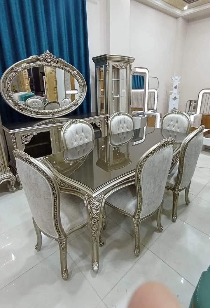 طاولة طعام كلاسيك 