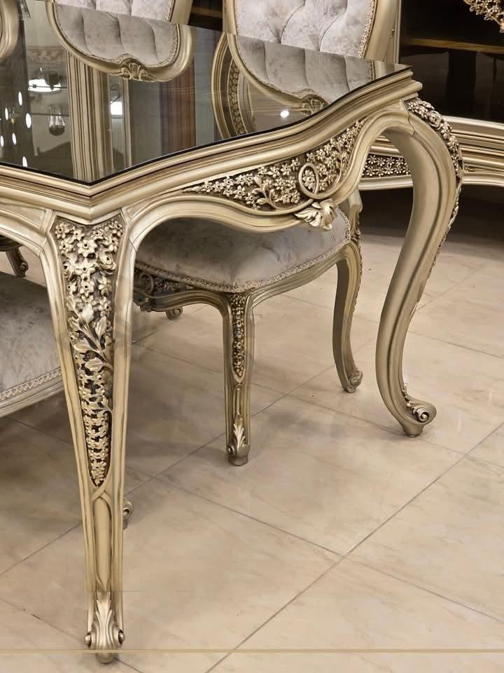 طاولة طعام كلاسيك 