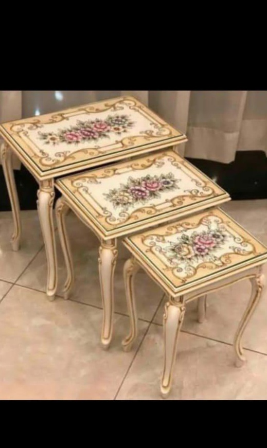 طاولات جانبية