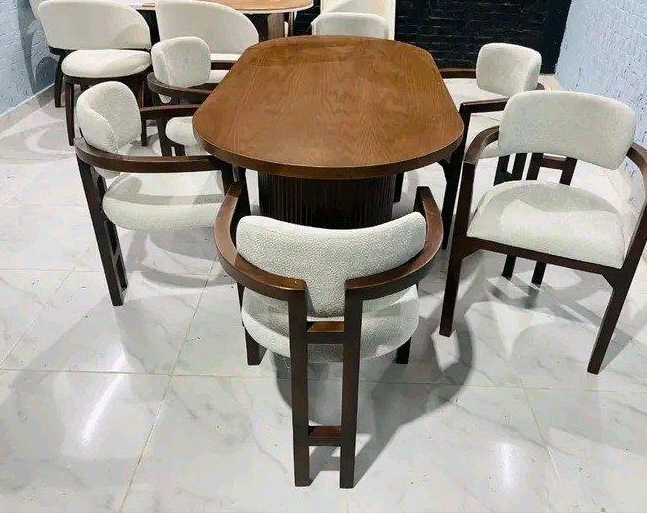 طاولة طعام
