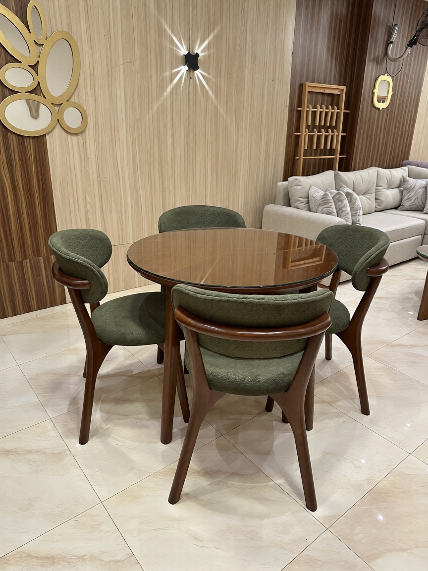 طاولة طعام