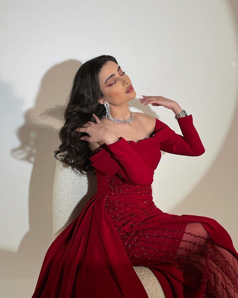 فستان أحمر عصري مزين بتفاصيل فاخرة - XXXL/16