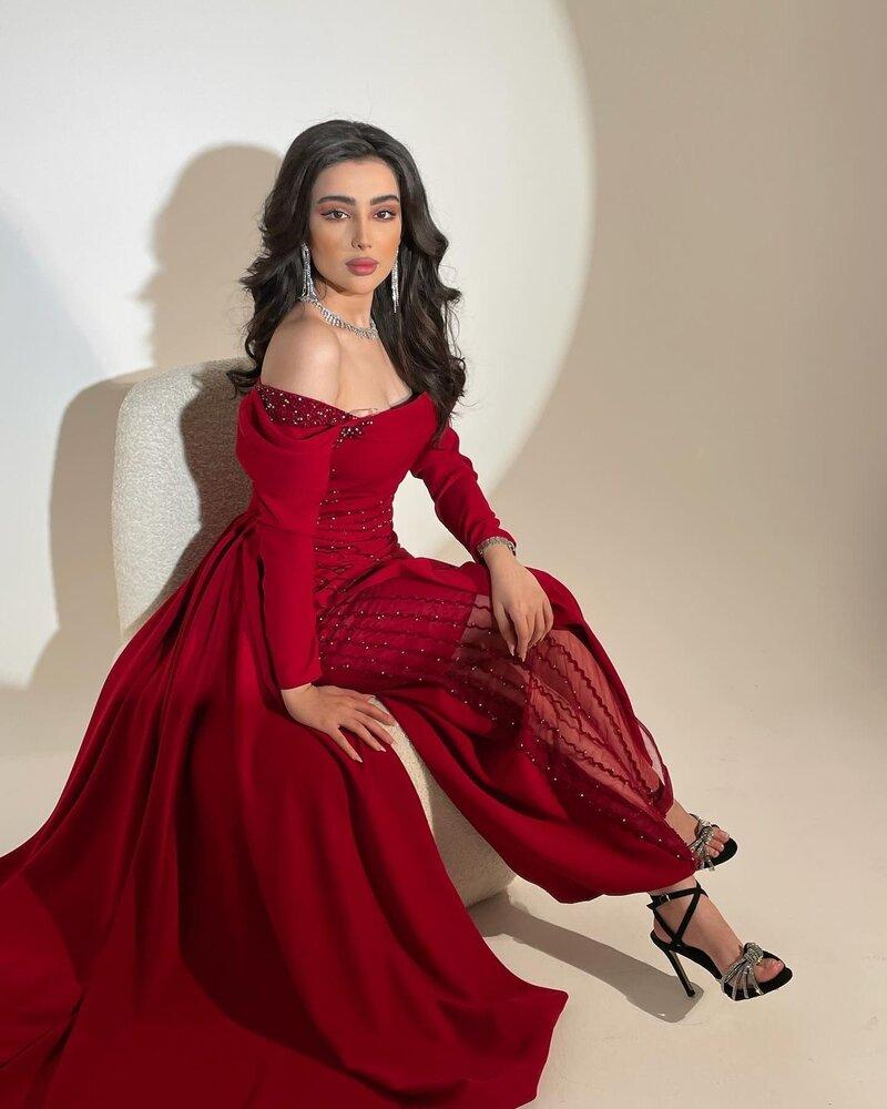 فستان أحمر عصري مزين بتفاصيل فاخرة - XXXL/16