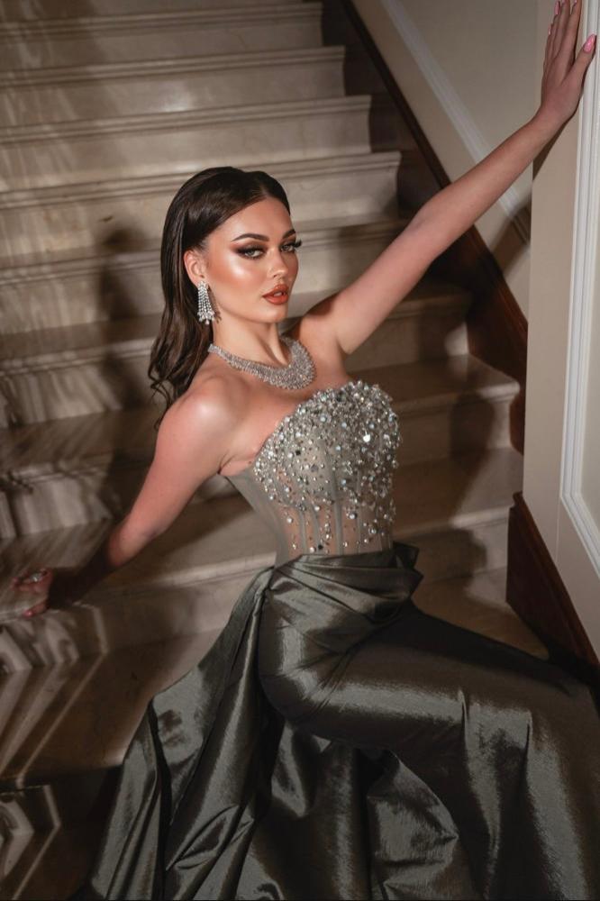فستان سهرة أنيق بتصميم كورسيه مرصّع وكسرات فاخرة - XXL