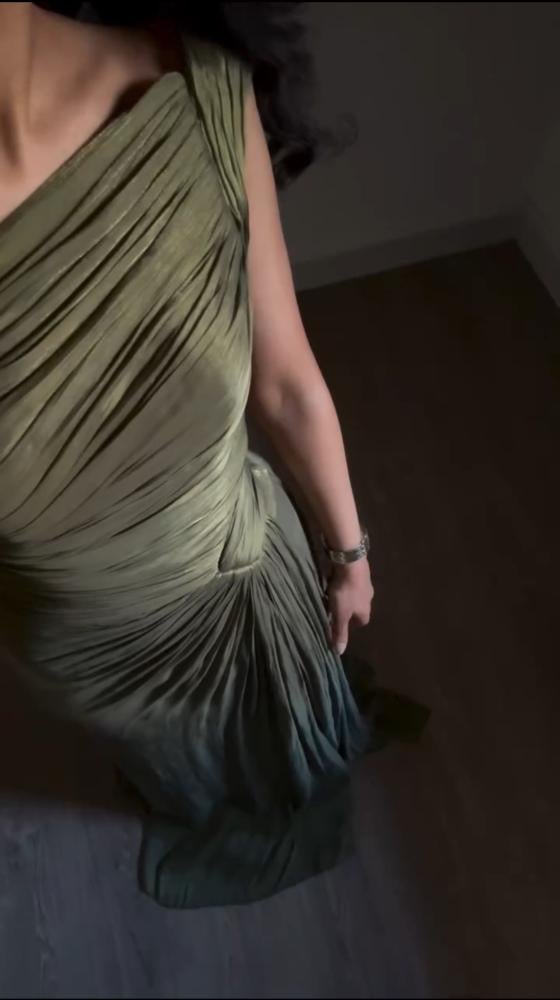 فستان سهرة ساتان مطفي بتصميم كسرات فني - XXXL