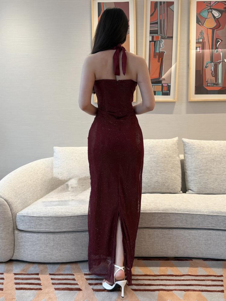  فستان سهرة خمري لامع بقصة هالتر راقيه - ROSE FASHION  