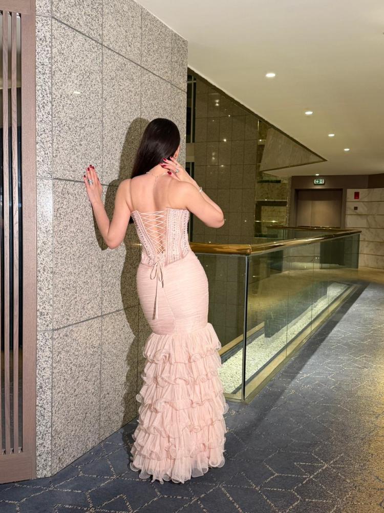  فستان سهرة بنكي بكورسيه وتل طبقات -ROSE FASHION  