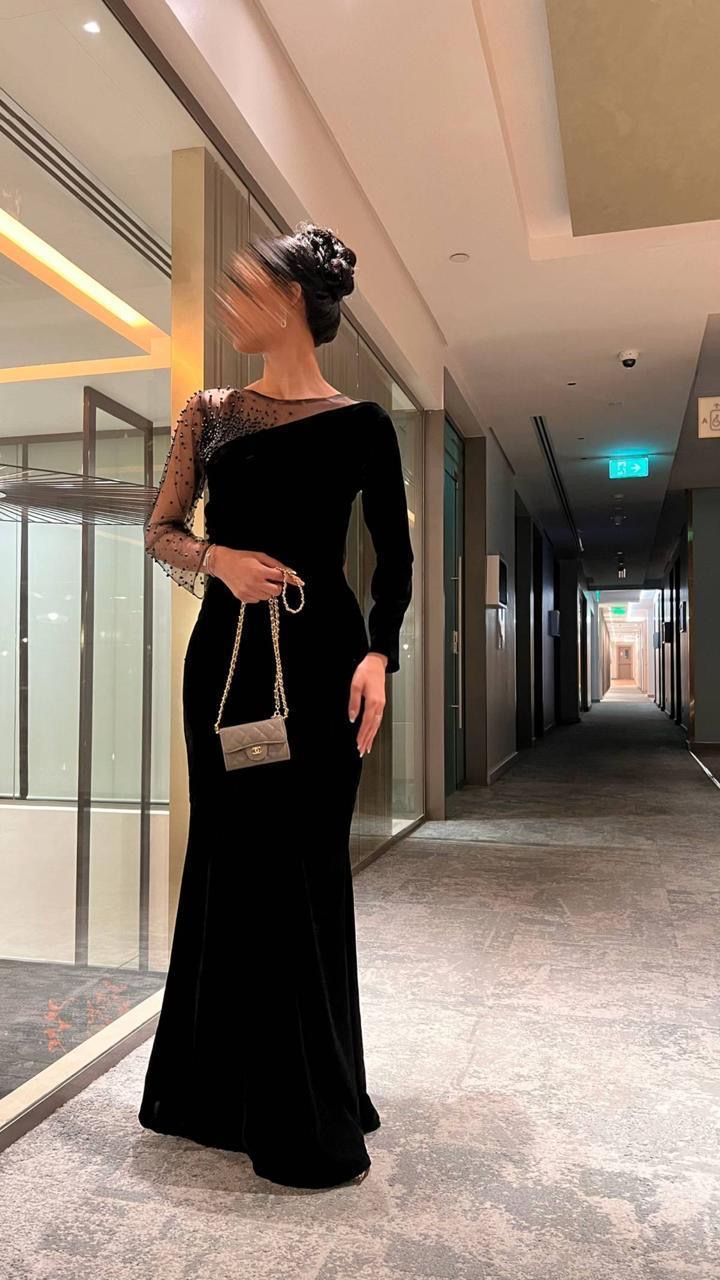  فستان سهرة أسود بكتف شيفون مرصع 
